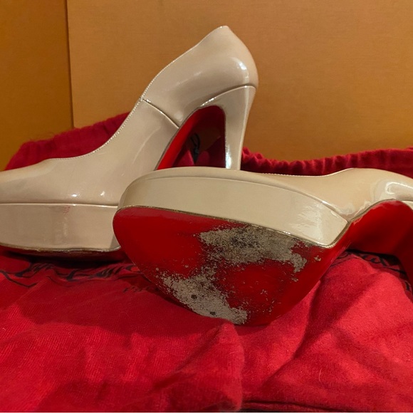 Christian Louboutin beige, Pat and leather heels - Picture 3 of 5